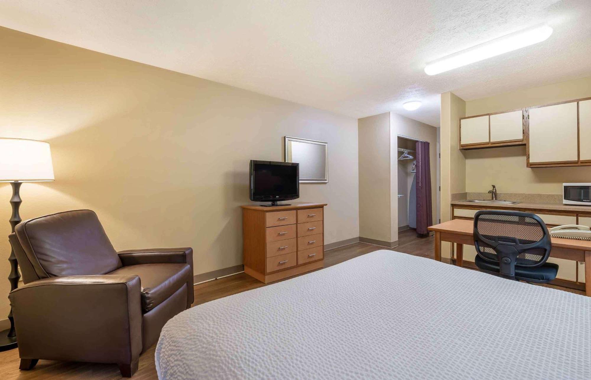 Extended Stay America Select Suites - Indianapolis - North - Carmel Exterior photo